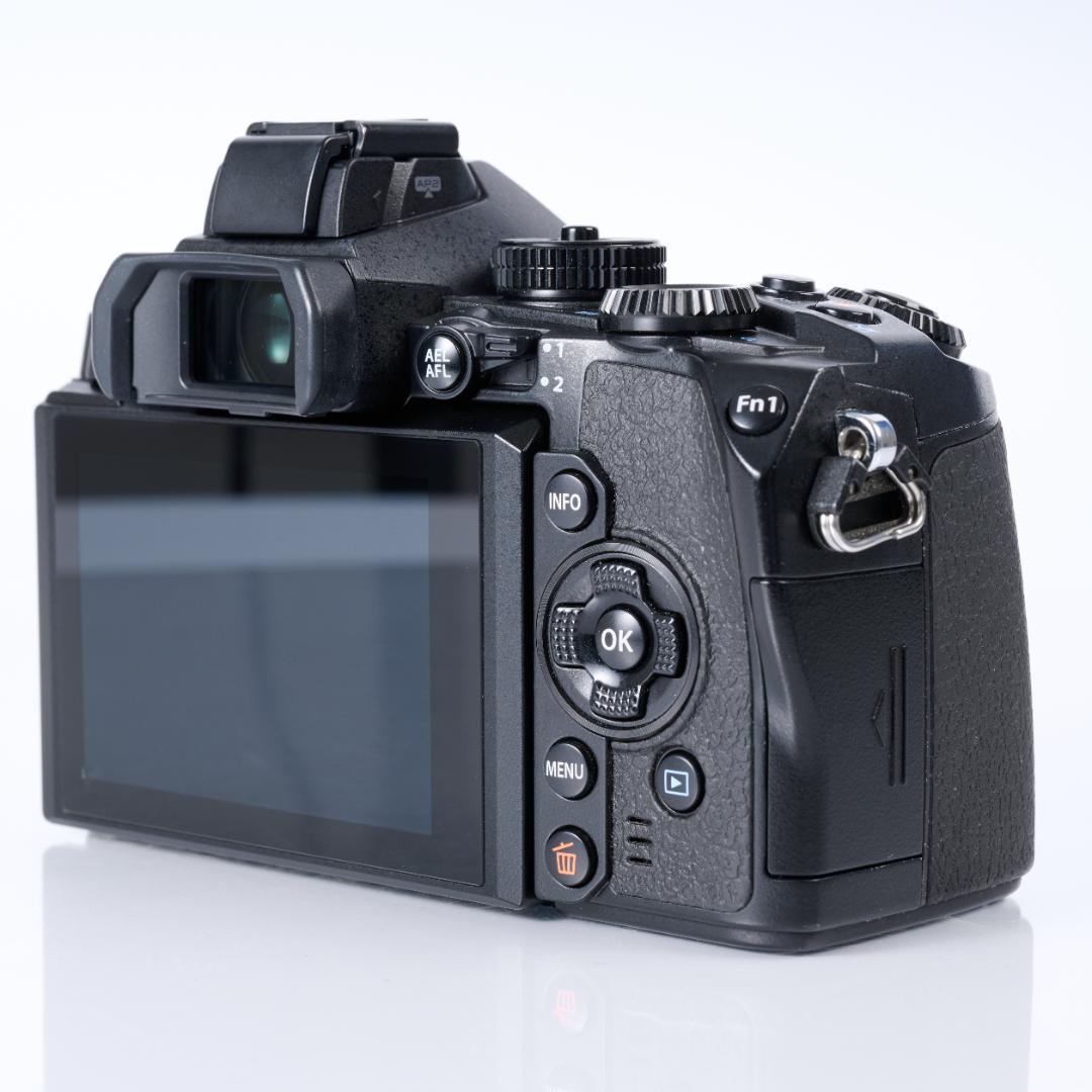 OLYMPUS OM-D E-M1 / ズーム＋単焦点１本ずつ 他付属品あり