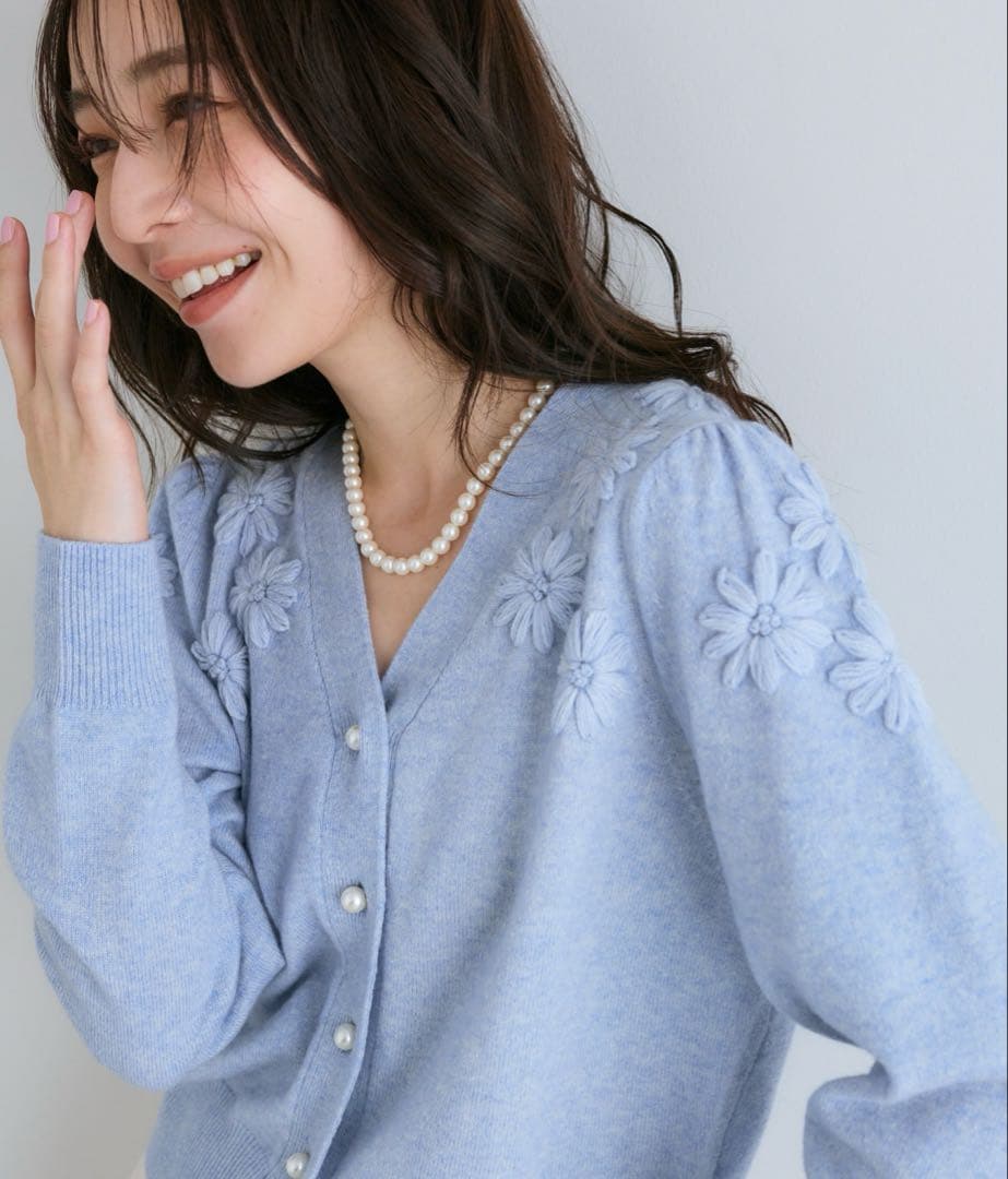 La boutique BonBon ラブティックボンボン 刺繍のカーディガン
