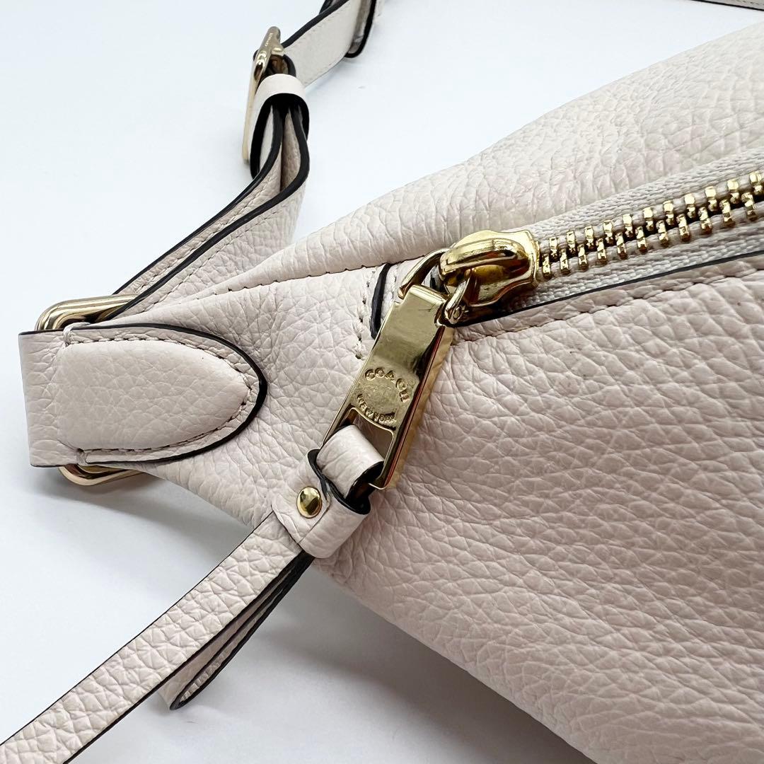 極美品✨コーチ　COACH　ボディバッグ　シボ革　ホワイト　ウエストバッグ