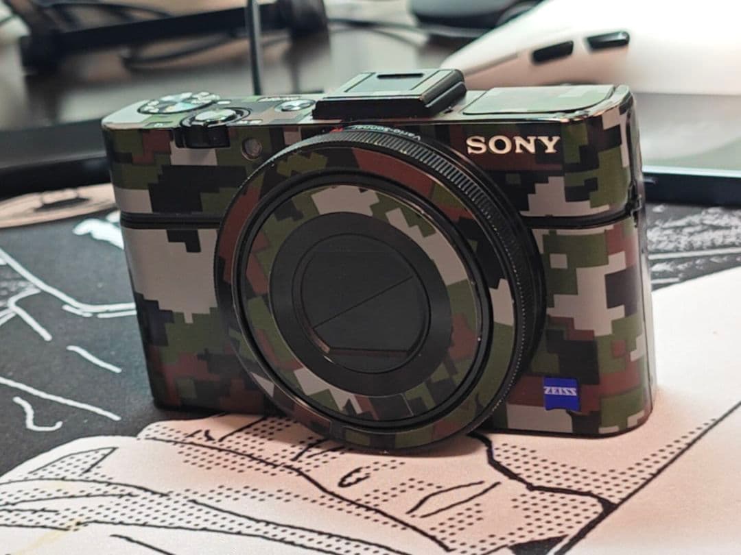 Sony RX100M2 カモフラージュスキン付き