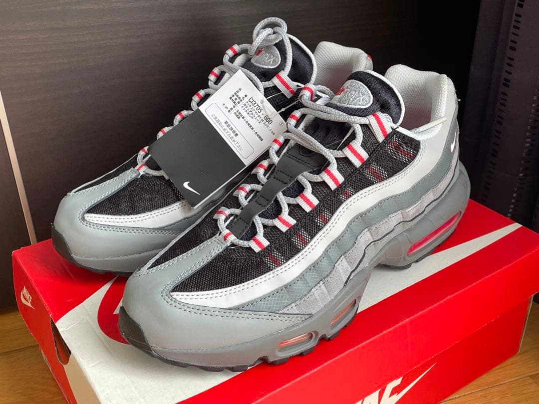 【新品・未使用】NIKE AIR MAX 95 ESSENTIAL 27.5cm