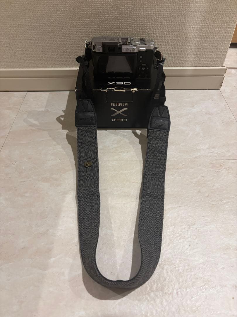 【超良品】Fujifilm X30 SDカード／リーダー・ストラップ付き