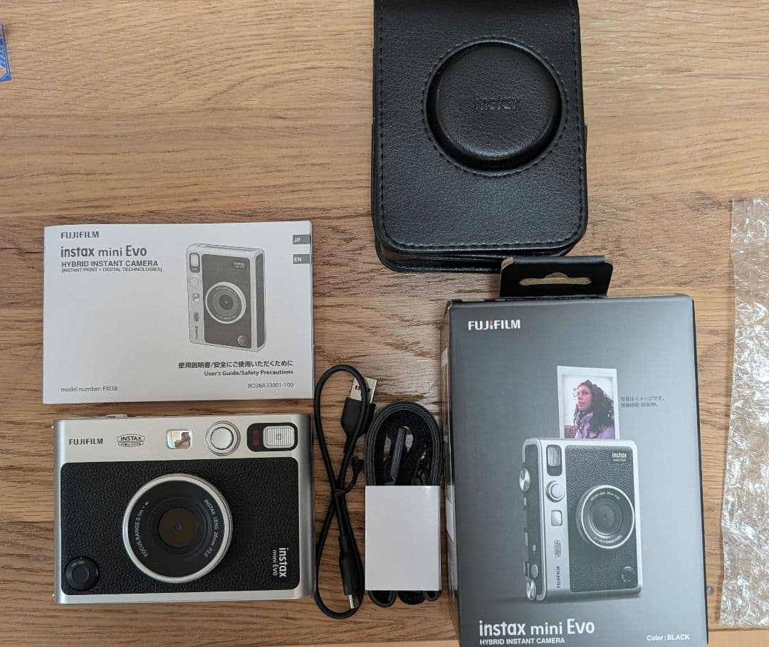 Fujifilm instax mini EVO 純正レザーケース付き