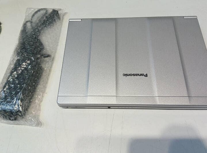 Panasonic CF-SV7 / i7 / SSD256GB / 12.1型