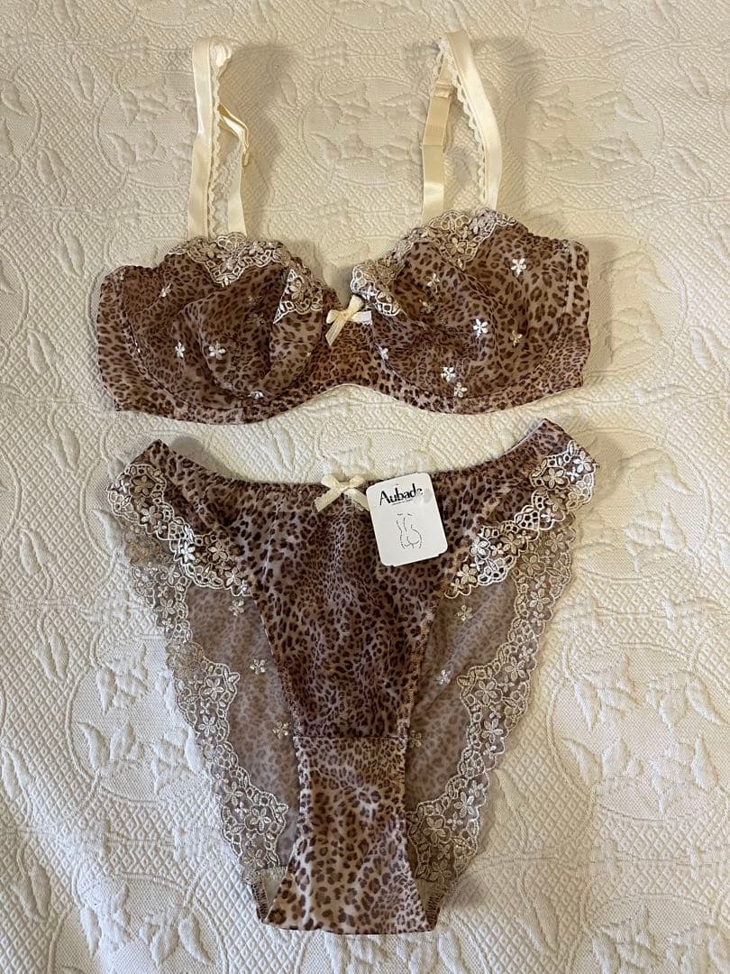 《Aubade 》新品タグ付　ヒョウ柄 と花柄 ブラジャー&ショーツセット