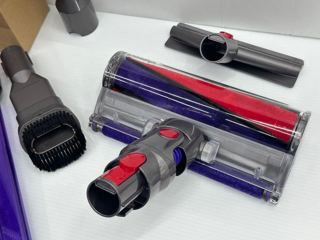 バッテリー付き　SV10K v8 fluffy+ ダイソン ハンディ　赤　掃除機