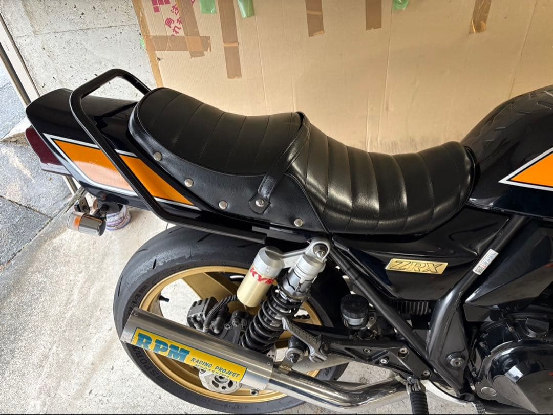 ZRX400 / ZRX400-2 鋲打ち 黒皮 タックロールシート