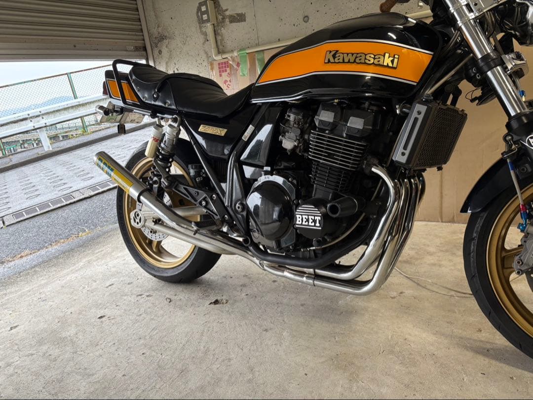 ZRX400 / ZRX400-2 鋲打ち 黒皮 タックロールシート