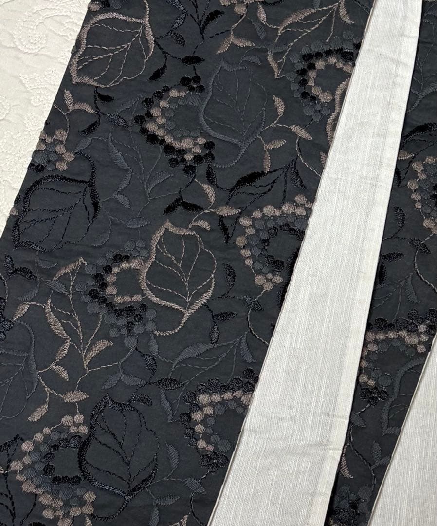 半幅帯 百華 MOMOKA 刺繍 ボタニカル 草花 グレー×白