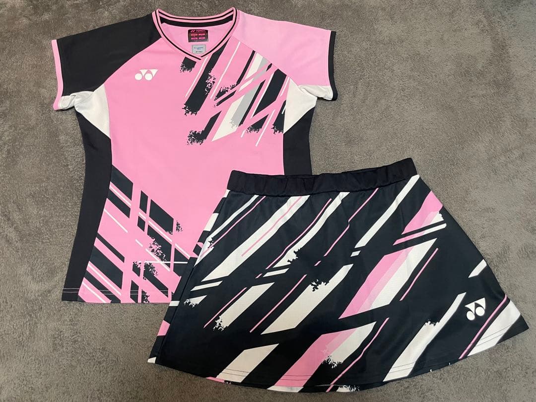 ヨネックス　ピンクユニフォーム上下セットＬサイズ