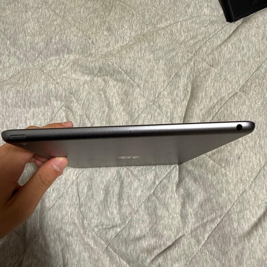 Apple iPad スペースグレー 本体代7世代