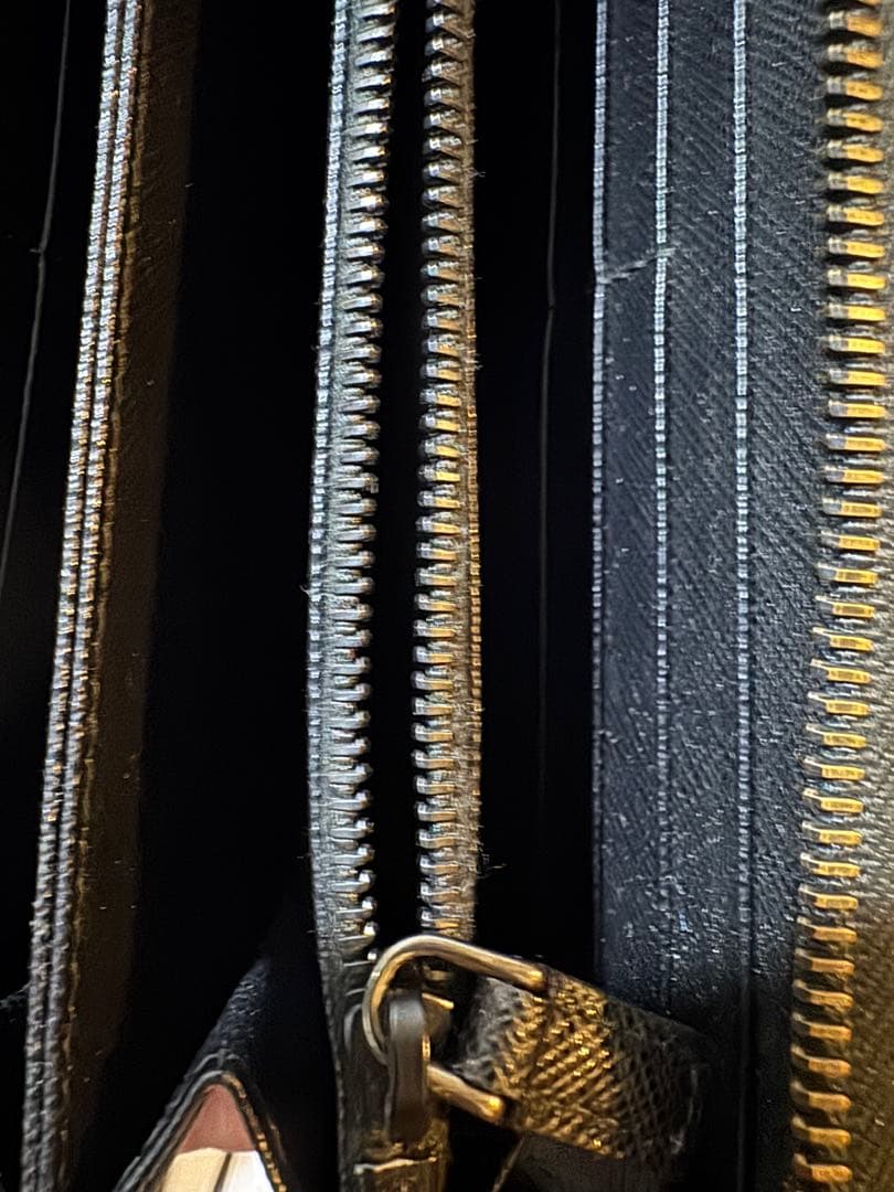 PRADA 長財布　プラダ ラウンドファスナー　サフィアーノ