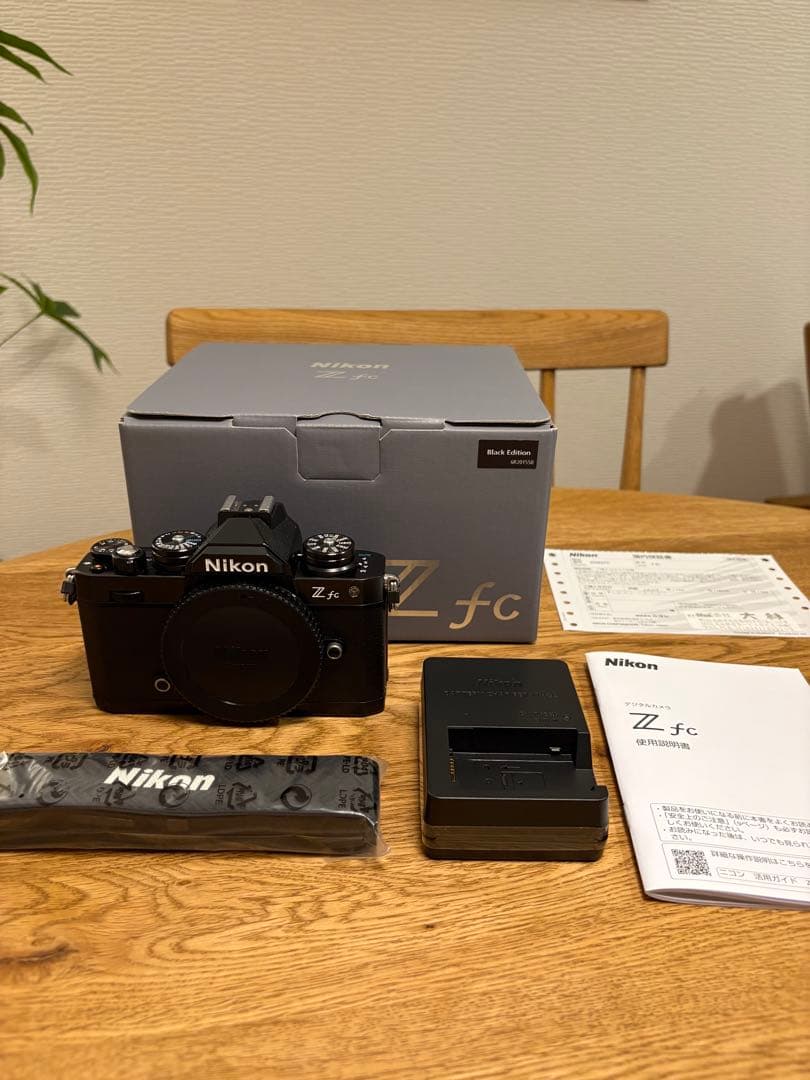 【ショット数686回】Nikon Z fc ミラーレス一眼 本体 バッテリー付き