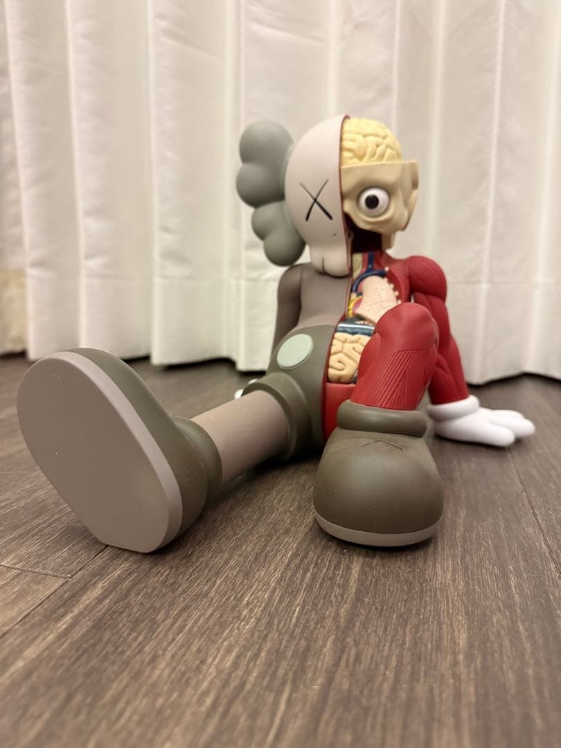 KAWS COMPANION RESTING PLACE メディコムトイ　カウズ