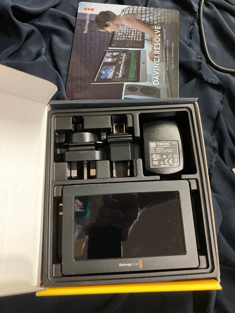 Blackmagic Video Assist 5インチフルHDモニター