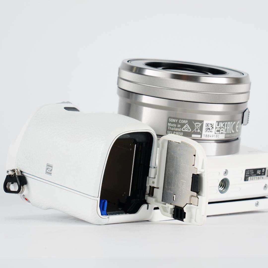 希少なホワイト/極美品α6000完全セット/制限解除済/即撮影可/初心者最適