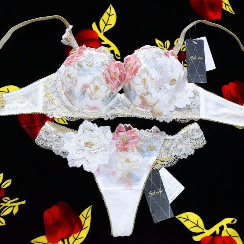 新品・タグ付き☆ワコール☆サルート☆０３G・日本の花嫁☆ＩＶ☆Ｅ６５＆ソングＭ