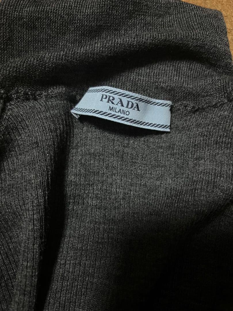 PRADA ロゴ セーター ニット サナ着用