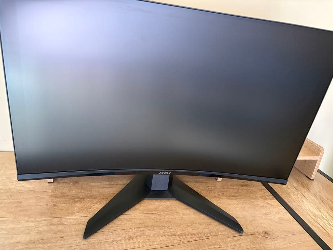 MSI 湾曲型ディスプレイ 27.5インチ