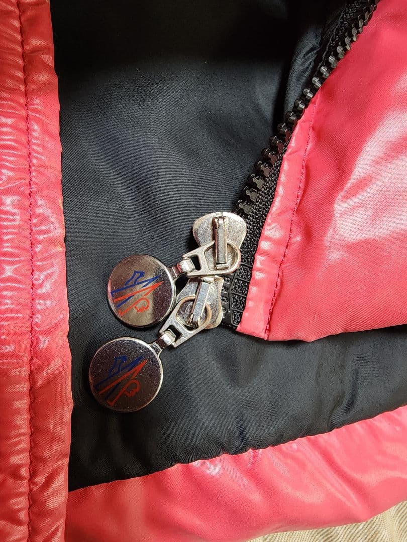 【人気】　モンクレール　バディア　BADIA　ダウンジャケット　デカワッペン