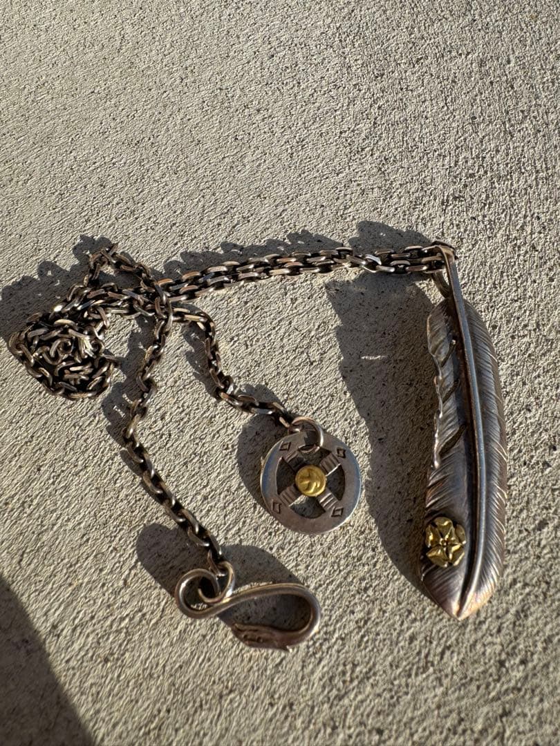 ローズ付き特大フェザー(右) 細角チェーンイーグルフックメタル付き