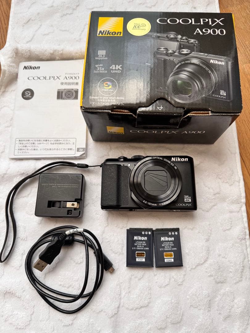 Nikon COOLPIX A900 本体と付属品