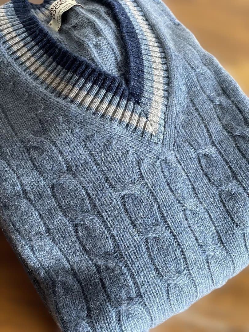 新品未使用【ウィリアムロッキー】サイズ40カシミヤ100%Vネックセーター