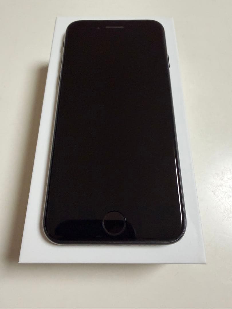 美品 Apple iPhone SE (第2世代) ブラック 64GB