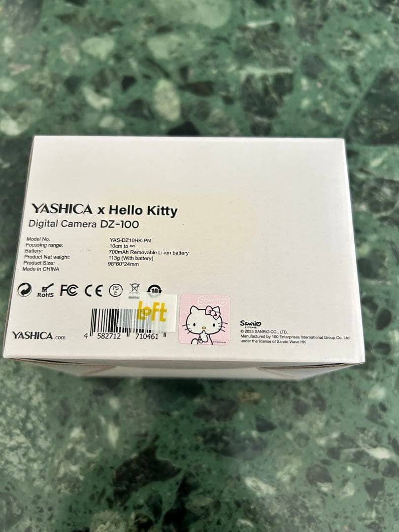 YASHICA ハローキティ　デジタルカメラ　digital camera