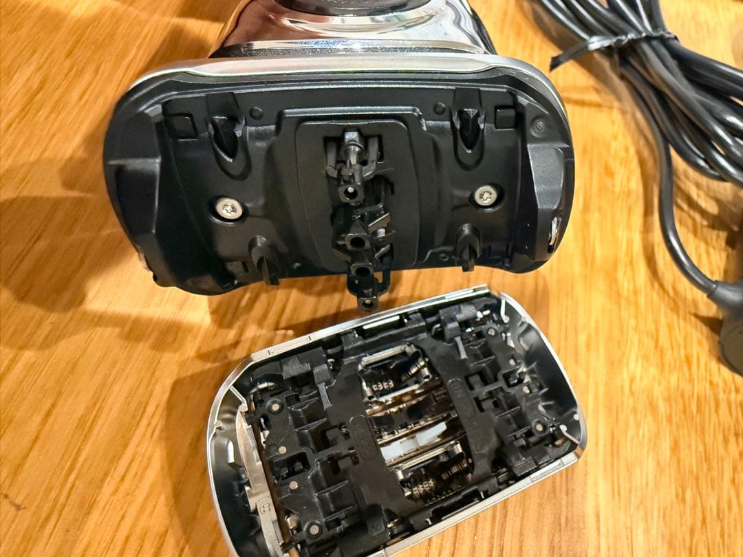 ブラウンSeries 9 Pro+ メンズシェーバー 本体と充電器