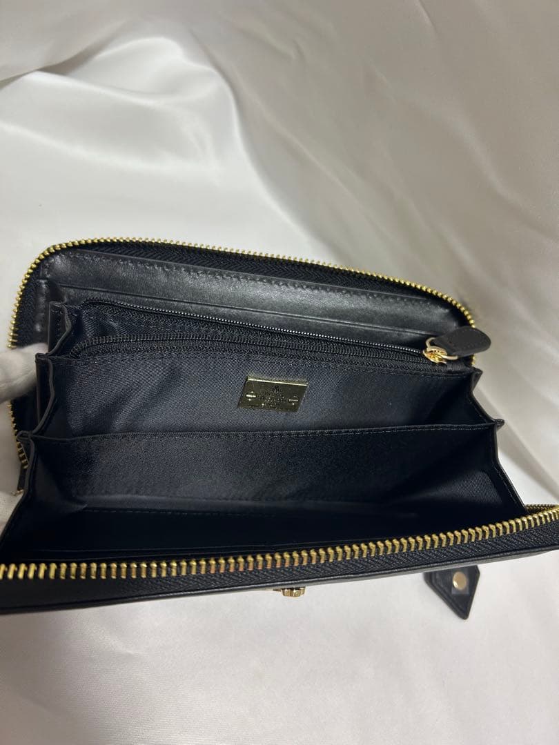 Vivienne Westwood青のロゴ付き黒長財布