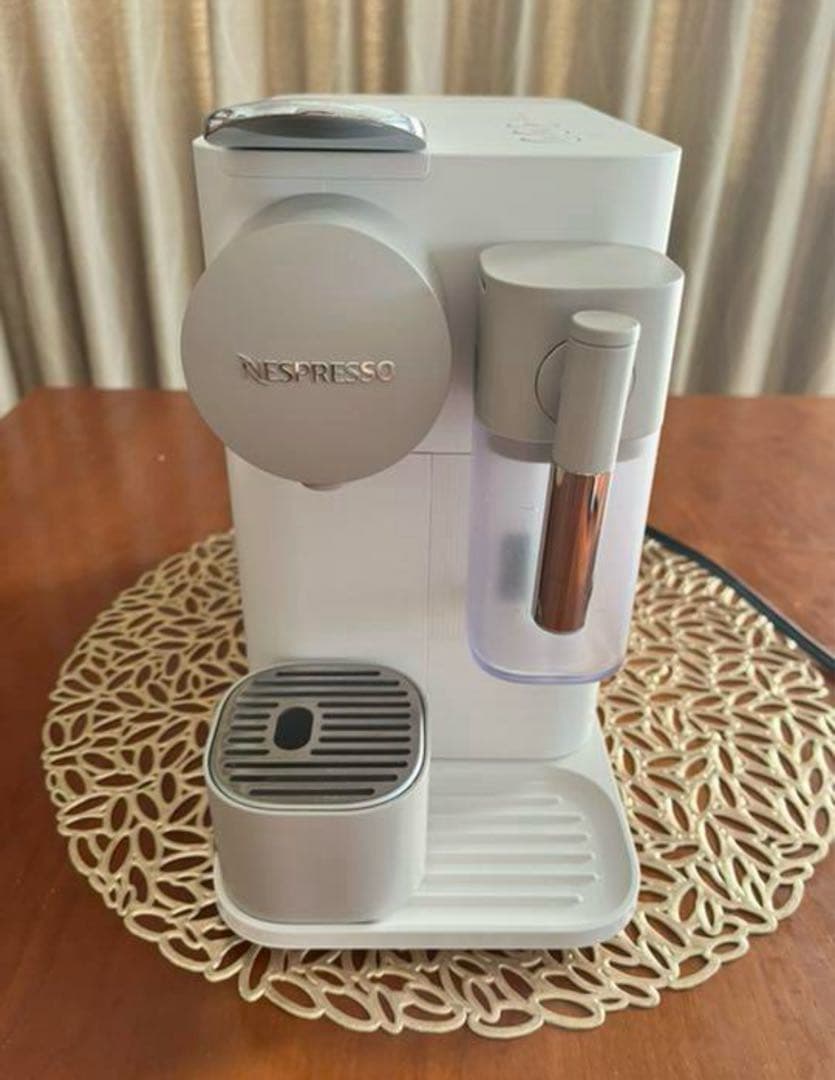 ネスプレッソ　ラティシマ・ワン　シルキーホワイト　F111-WH-W