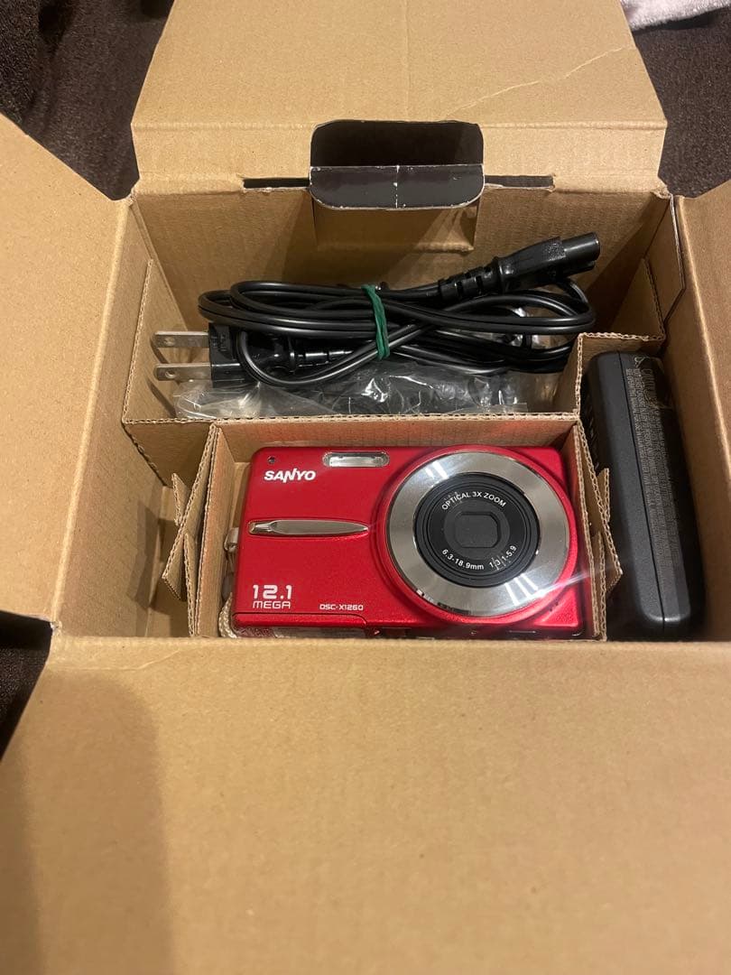 デジカメSANYO ケース付き！