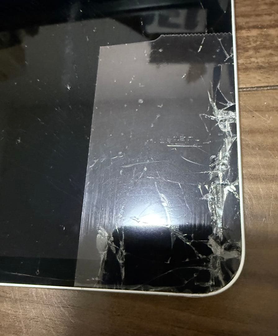 ipad pro12.9(第5世代) 画面割れ箱付き、動作しますがジャンクにて