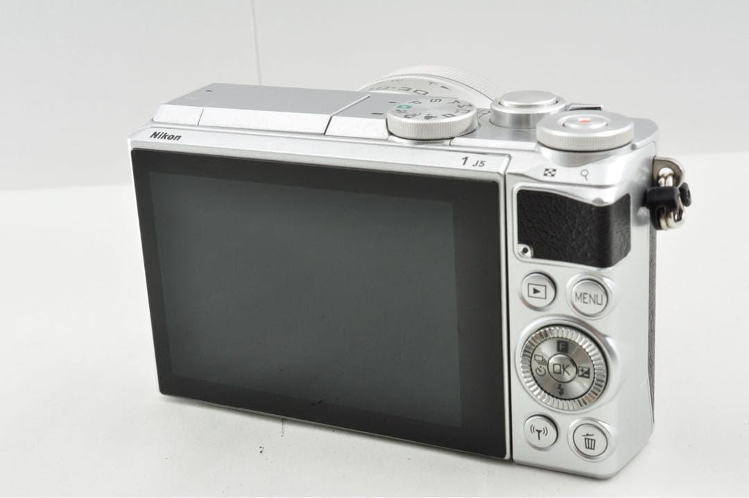 【ショット数2回】Nikon1 J5 10-30mmレンズキット　ミラーレス一眼