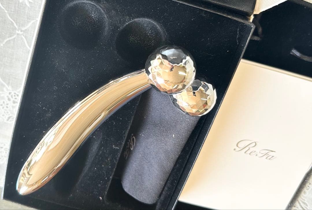 半額以下！リファReFa 美顔ローラー シルバー　小顔✨定価¥18,500円