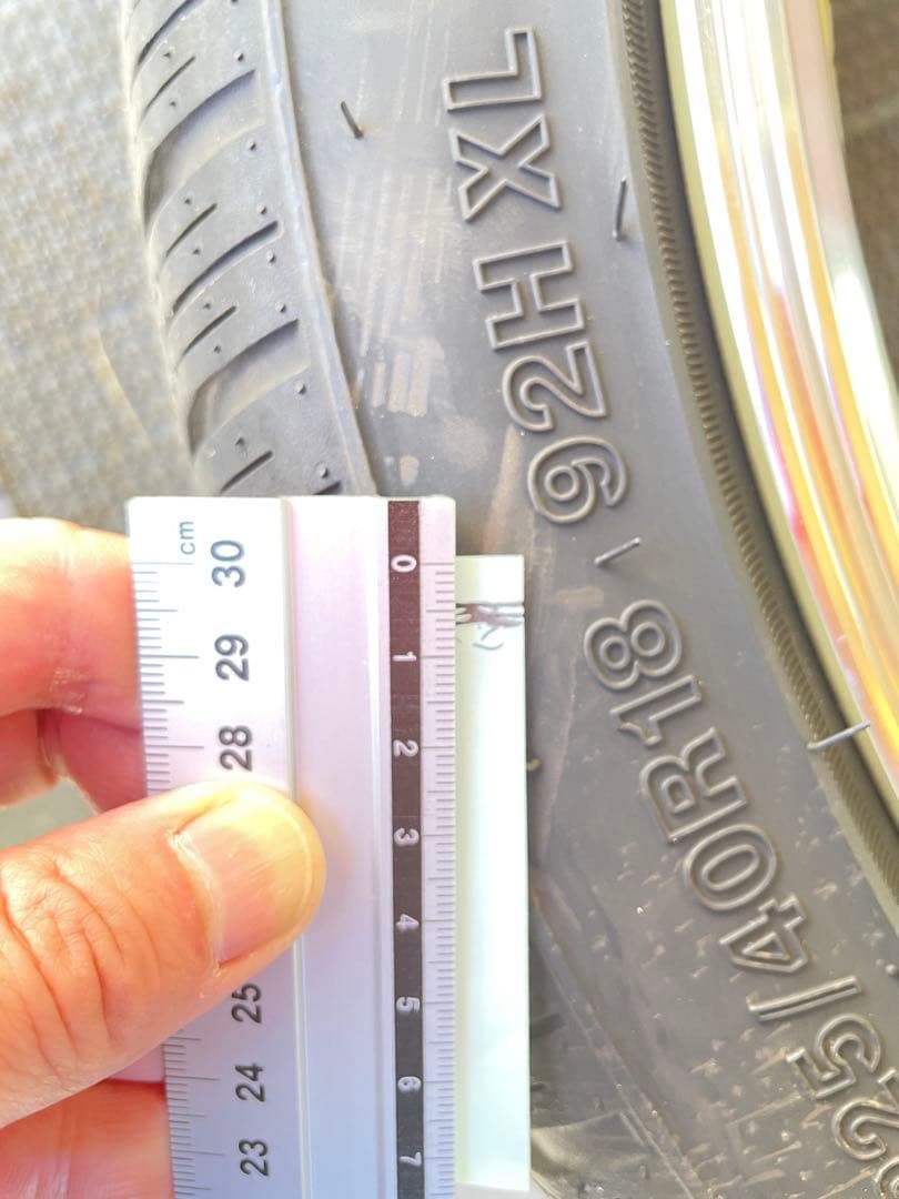 スタッドレスタイヤ、18インチ ホイール4本セット　ガリ傷無し　使用期間3ヶ月