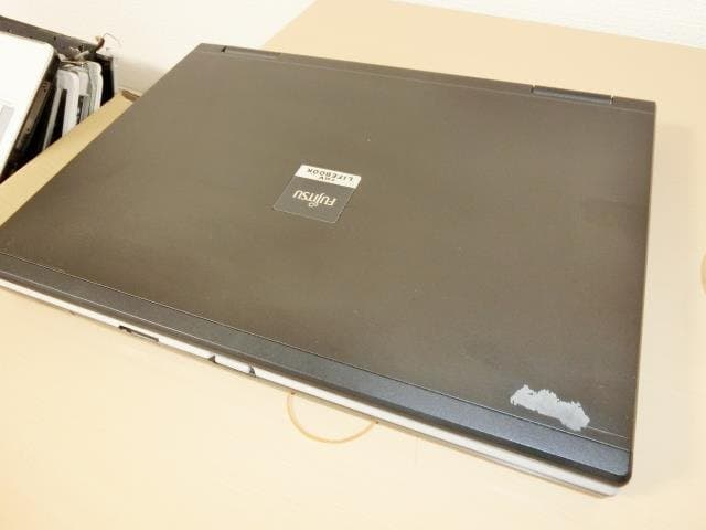 FUJITSU ノートパソコン　FMV-E8280 Core2Duo 動作確認済