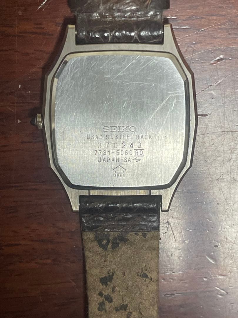 ジャンク　SEIKO DOLCE スクエア型