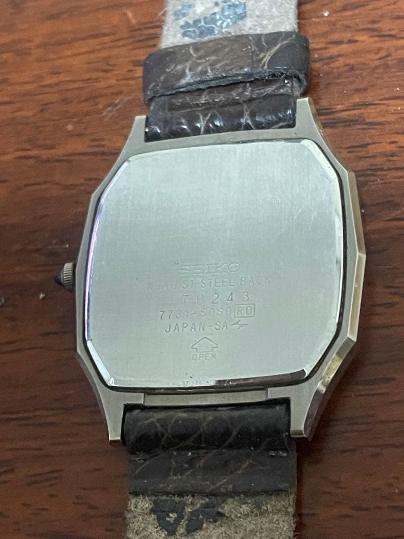 ジャンク　SEIKO DOLCE スクエア型