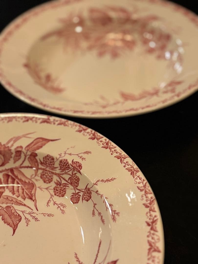 フランスアンティークプレート　3枚セット ラズベリー赤2枚・ラズベリーと蝶青1枚