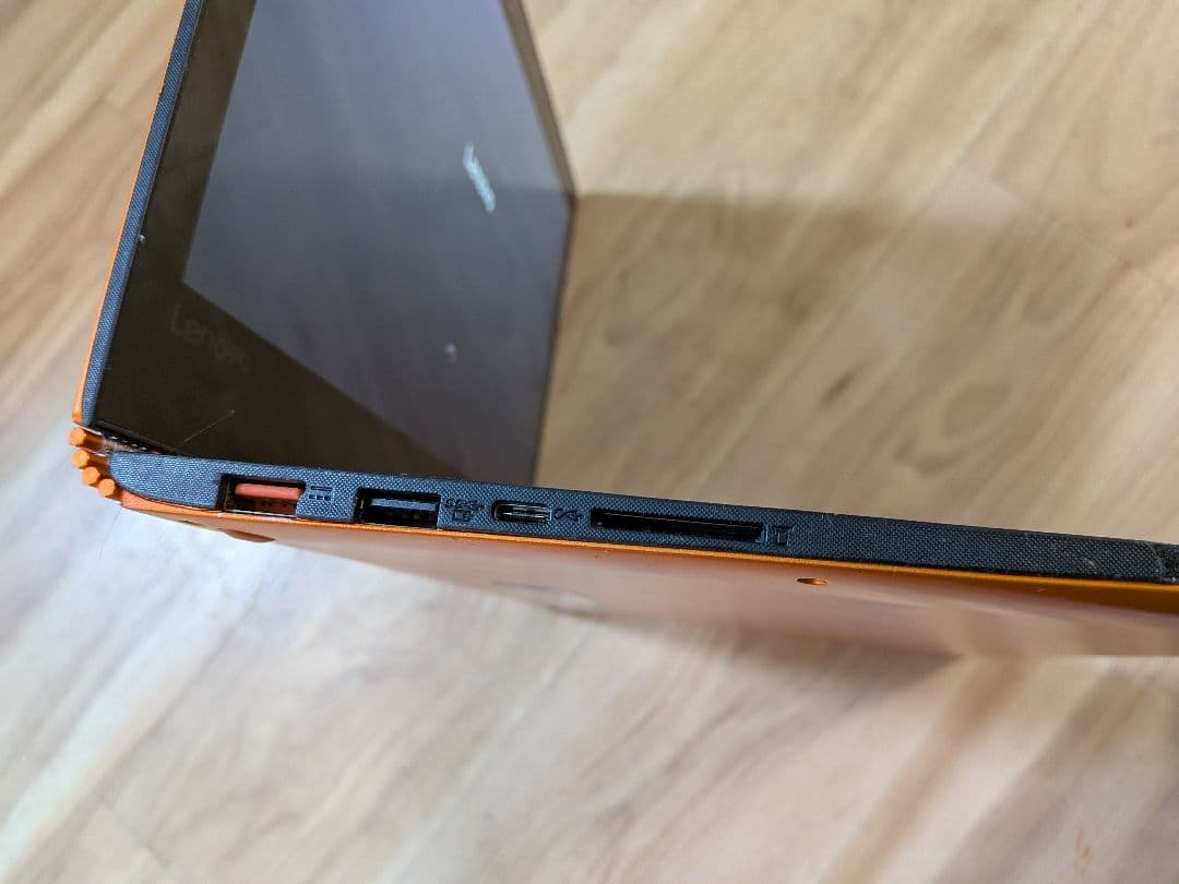 Lenovo Yoga900 13.3型　モバイルノートパソコン