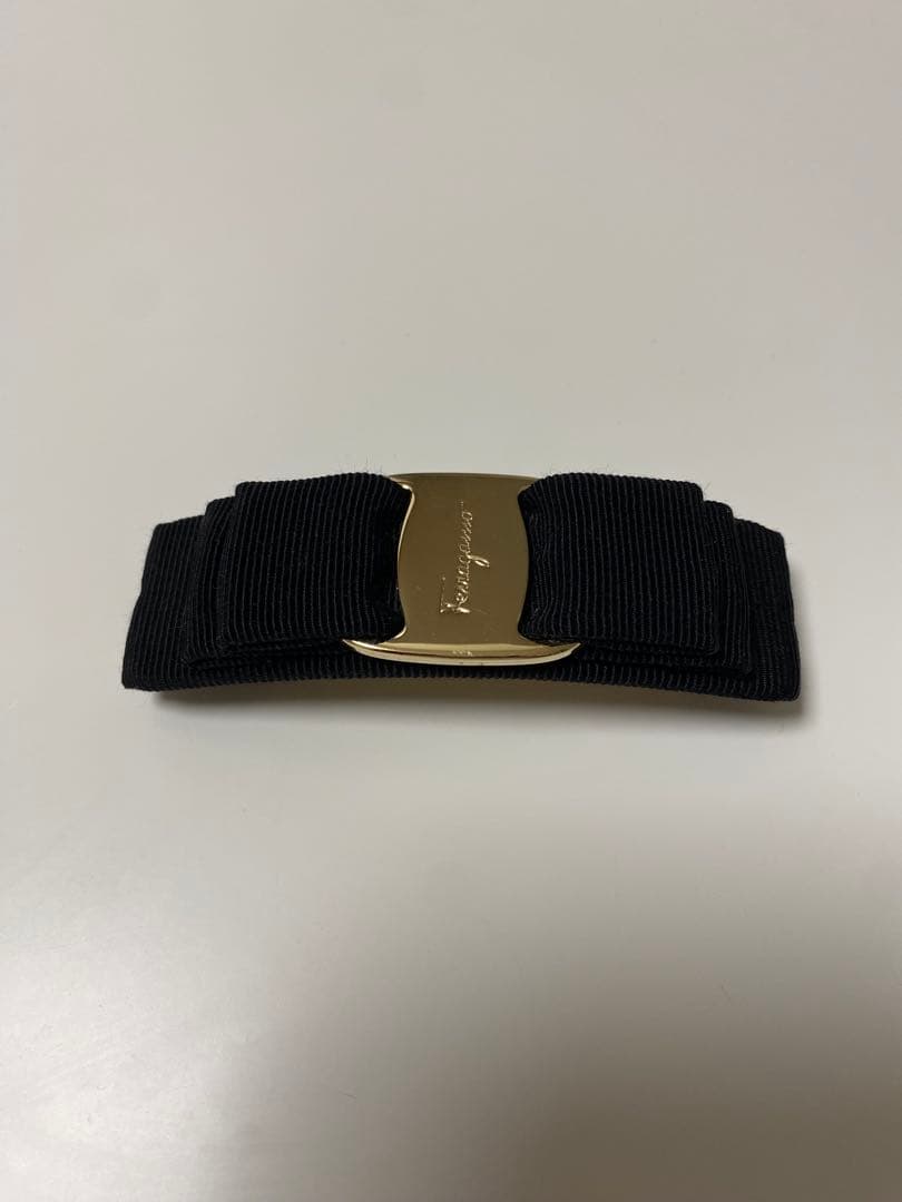 サルバトーレフェラガモ　バレッタ　ブラック×ゴールド