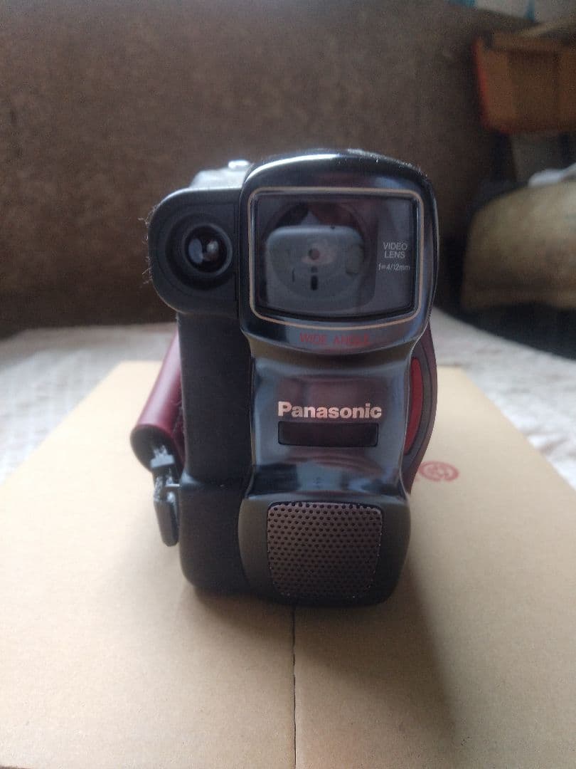 Panasonic ビデオカメラ本体 赤