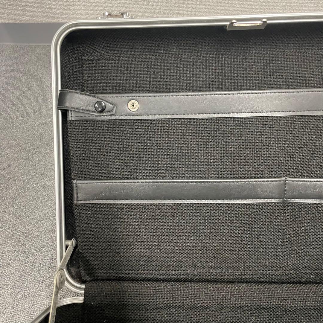 ゼロハリエバートン Elite by Zero アタッシュケース シルバー