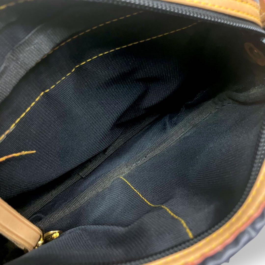 【極美品】HUNTING WORLD ハンティングワールド　メッセンジャーバッグ