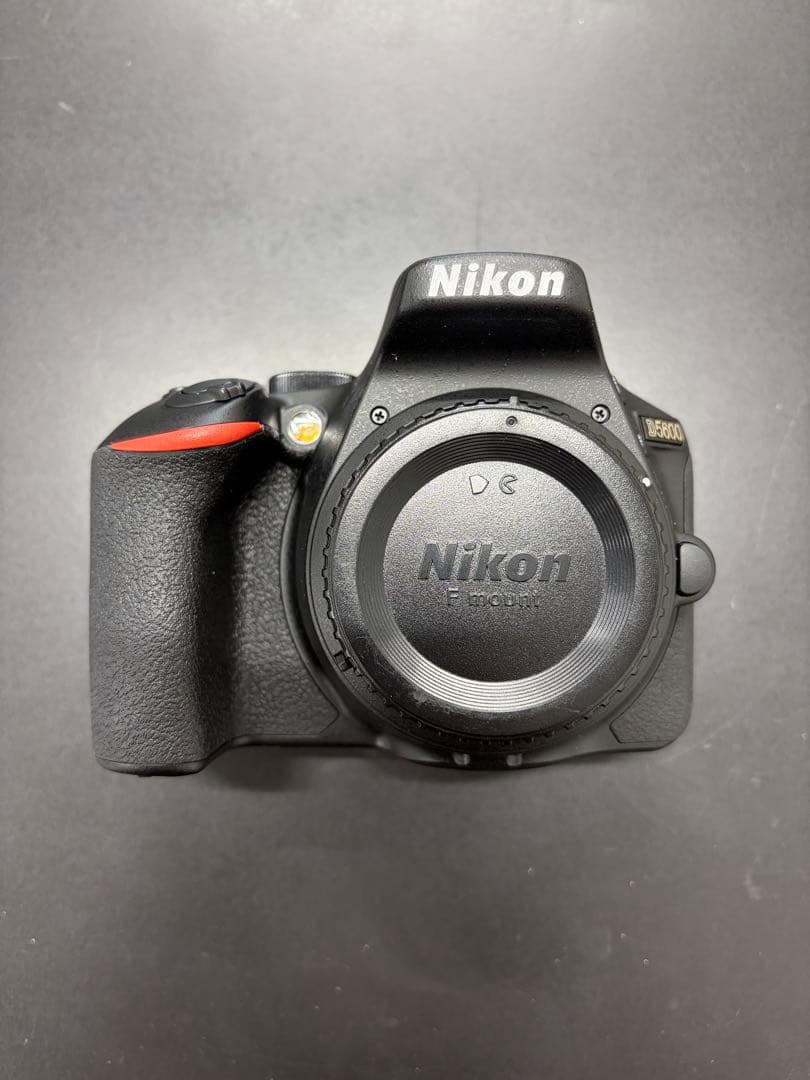 Nikon D5600 ボディほぼ新品