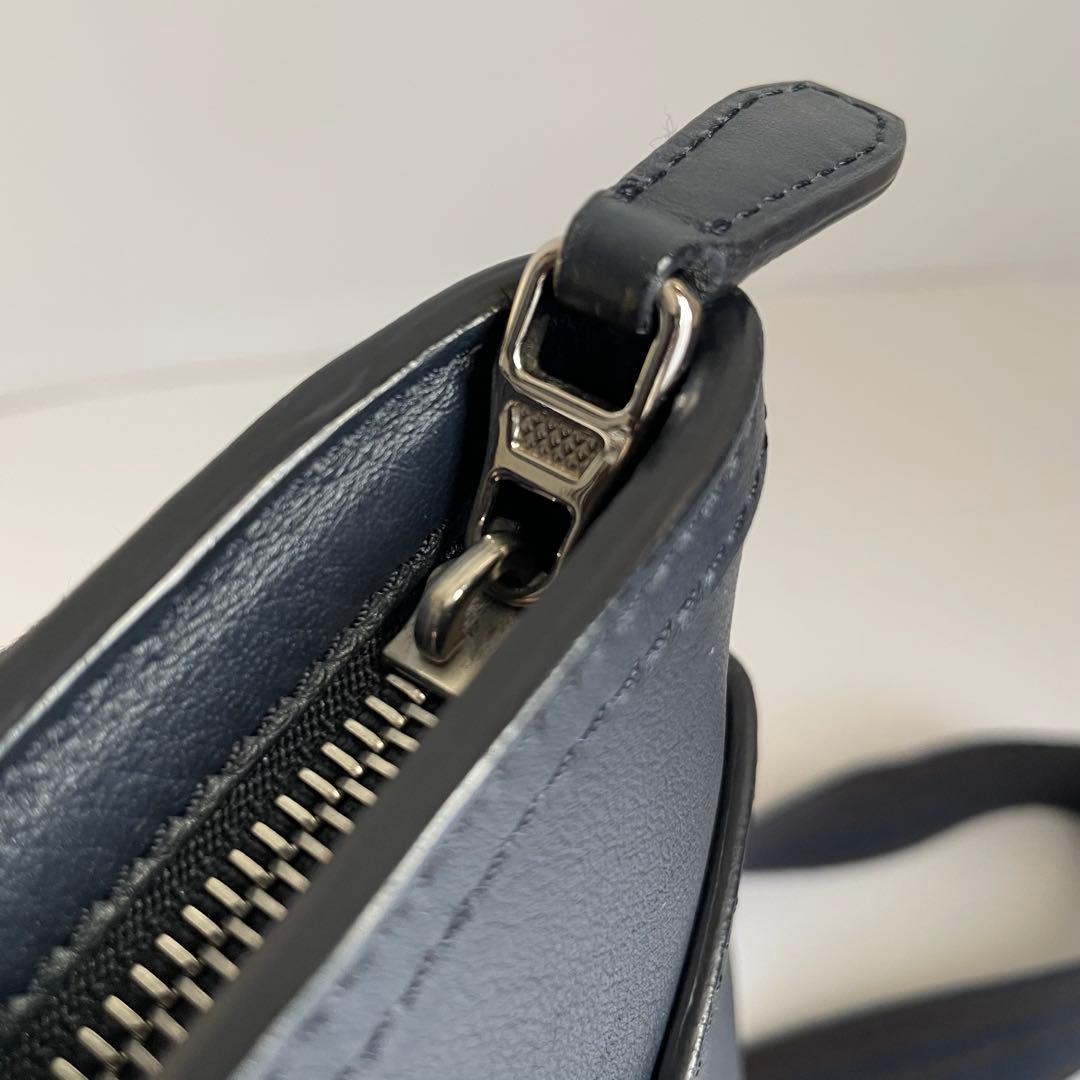 ✨未使用級　近年モデル✨　dunhill ショルダーバッグ　ポシェット　レザー