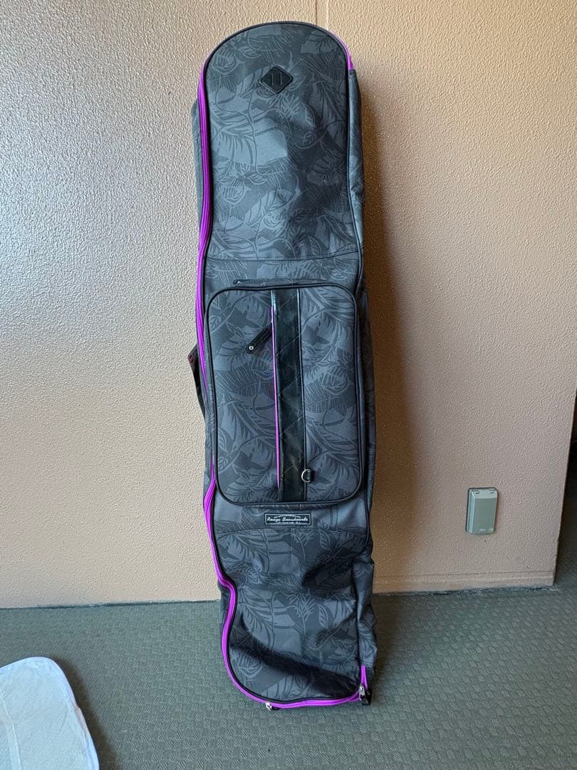 (総額33,000円　新品、値下げ済み)スノーボードとバッグセット