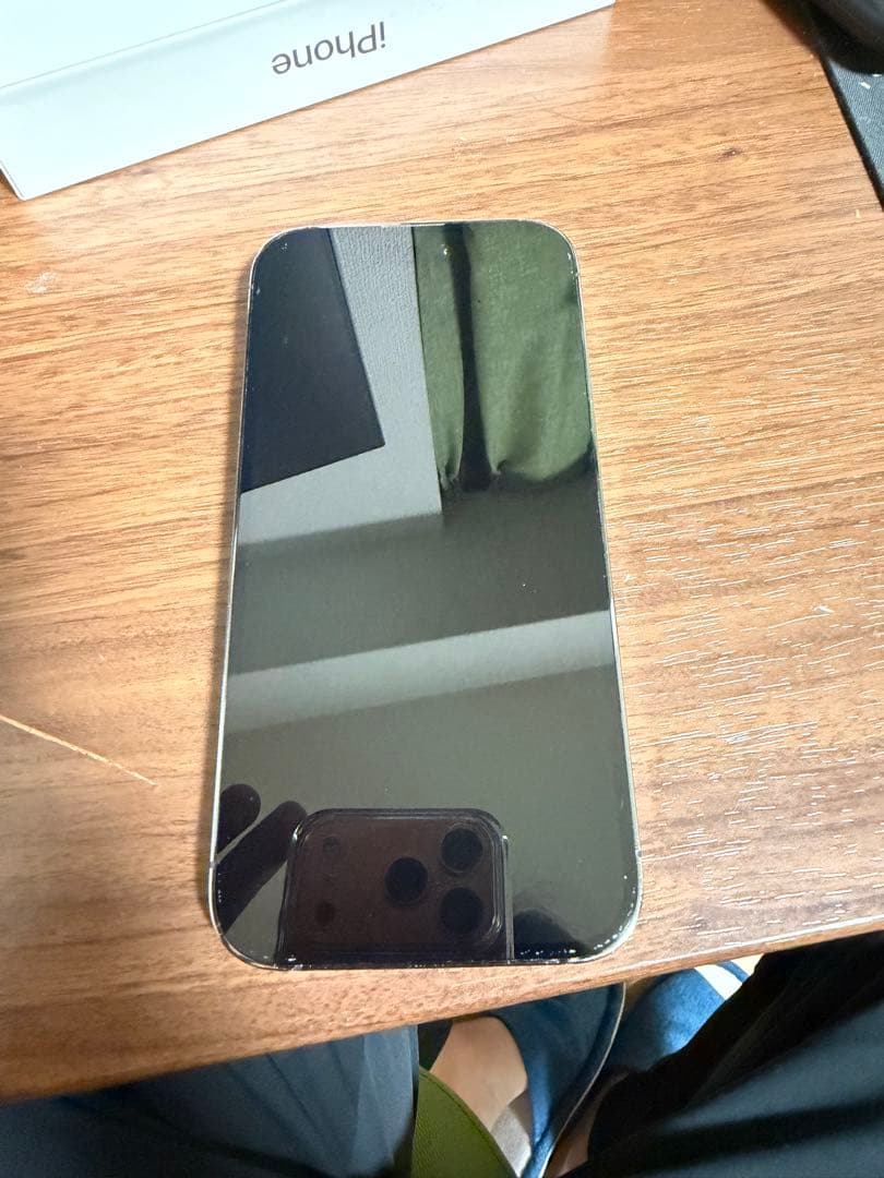 Apple iPhone 14 Pro ディープパープル 本体。